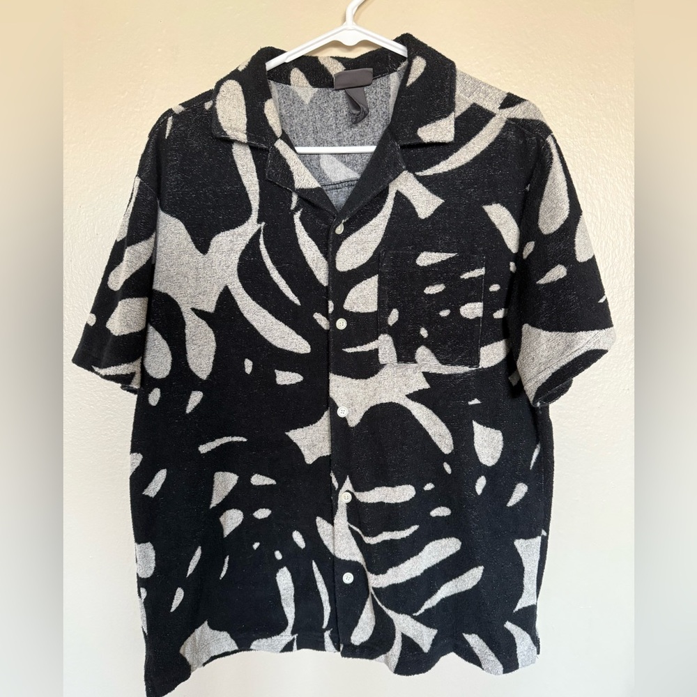 Cream and Black H&M Button Down Shirt Size L